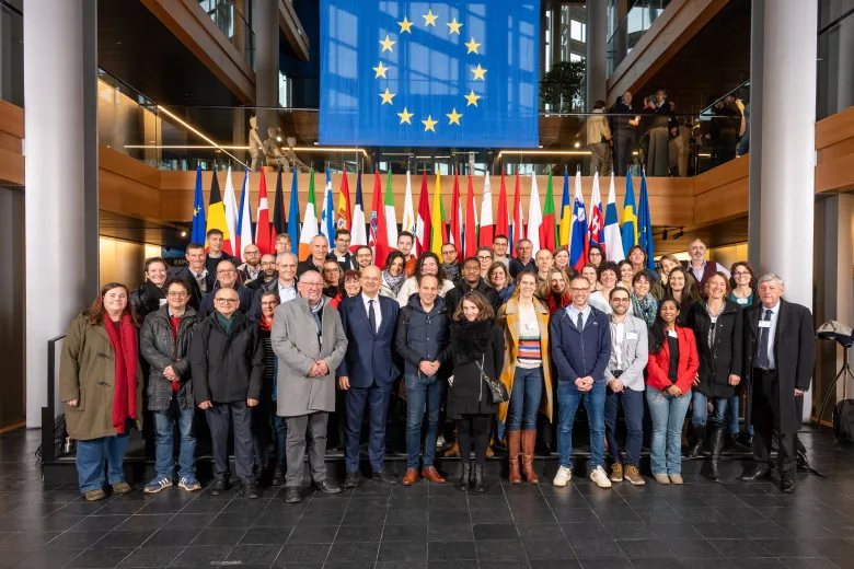 Photo de groupe du réseau des acteurs européens de Bourgogne-Franche-Comté au Parlement européen à Strasbourg